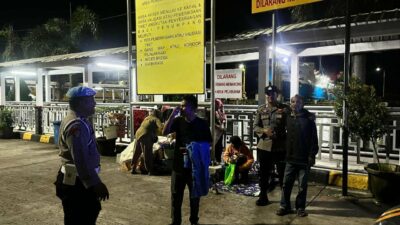 Polisi Patroli Sahur di Pelabuhan Lembar, Cegah Aksi Kriminal