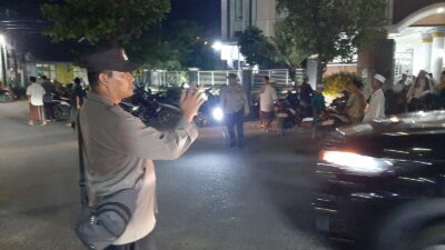 Polsek Labuapi Atur Lalu Lintas, Ibadah Ramadan Makin Nyaman