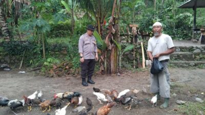 Bhabinkamtibmas Batulayar Sosialisasikan Pemanfaatan Pekarangan