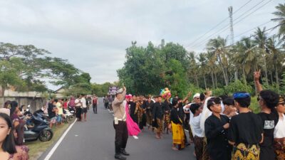 Polsek Sekotong Kawal Tradisi Adat Nyongkolan, Masyarakat Apresiasi Kehadiran Polisi