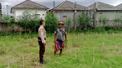 Bhabinkamtibmas Terong Tawah Aktif Dorong Ketahanan Pangan di Tingkat Desa