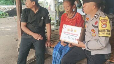 Polsek Sekotong Salurkan Bantuan Nutrisi di Dusun Sayong
