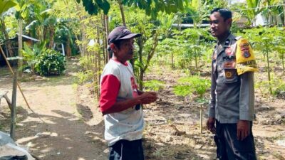 Bhabinkamtibmas Desa Rumak Dorong Warga Kediri Tanam Pangan di Pekarangan