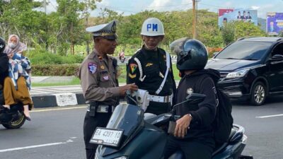 Edukasi dan Teguran Persuasif Warnai Operasi Patuh di Timur Bundaran GMS, Lombok Barat