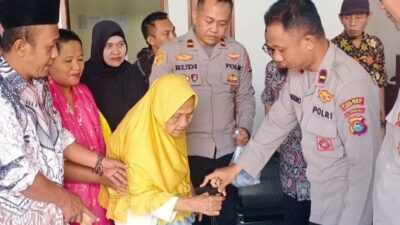 Peduli Mantap Polres Lombok Barat: Bantuan Tongkat Bagi Warga Sakit dan Lansia