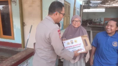 Polri Peduli Gizi: Nutrisi Mantap Hangatkan Hati Warga Labuapi