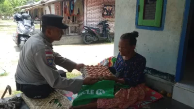 Bhabinkamtibmas Buwun Mas Hadirkan Bantuan Bergizi untuk Warga Sekotong