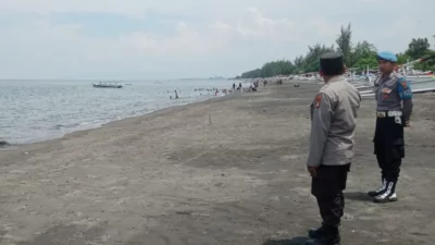 Antisipasi 3C, Polsek Lembar Gencarkan Patroli Wisata Pantai Cemare