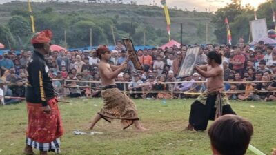 Pelestarian Budaya Sasak: Final Peresean Tarung Pepadu Lombok Berlangsung Aman