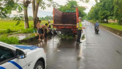 Tangani Truk Mogok, Satlantas Lobar Jamin Kelancaran Lalu Lintas
